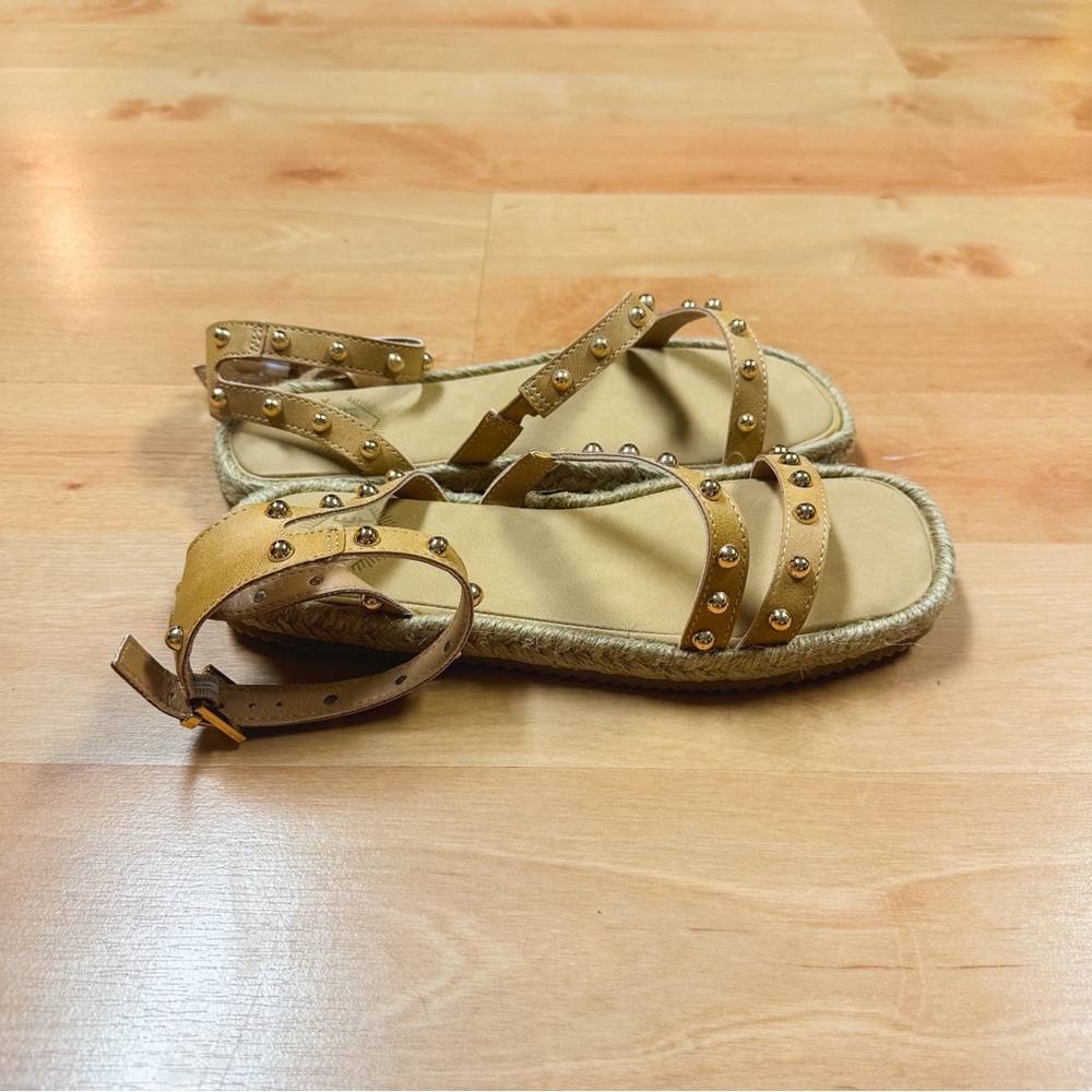 NWT True Craft Tan Notify Studded Sandals Womens Size 7 - Picture 4 of 11